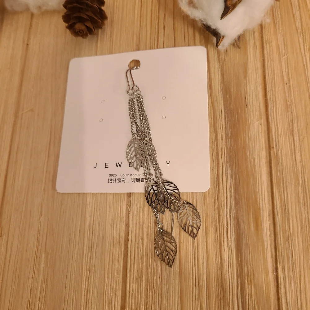 🍃🍃NEW🍃🍃Gorgeous Threaded Leaf Dangle Earrings in SILVER - Picture 10 of 13